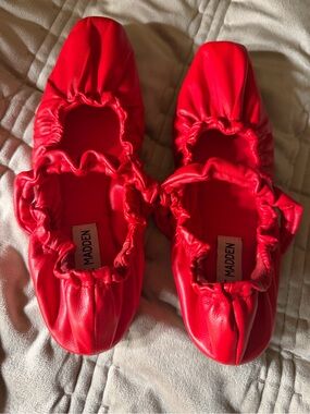 Steve Madden Yandy Ballet Flat In Red, 6.5
